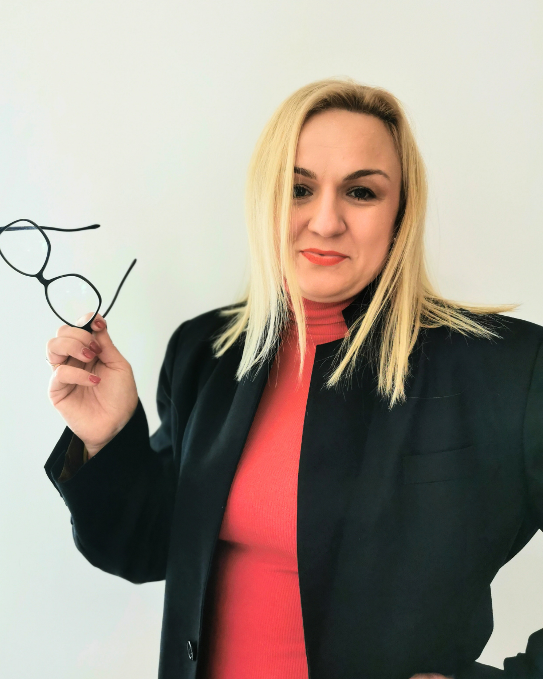 Aleksandra Hańczewska zasilambiznes Specjalistka ds. energii w firmach = obniża faktury za prąd i gaz